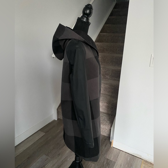 Lululemon Savasana Softshell II Size Small
Black / Camp Check Black Soot Light - Picture 8 of 12